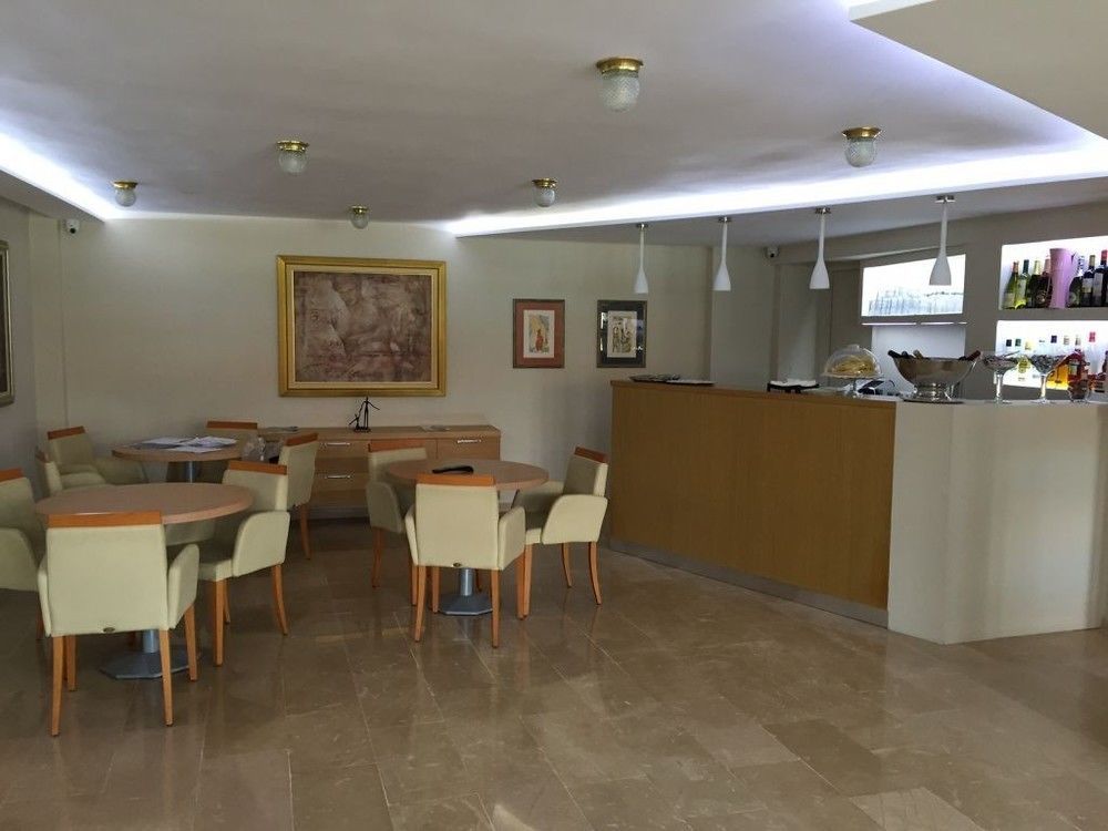 Karalis City Hotel Pülosz Kültér fotó