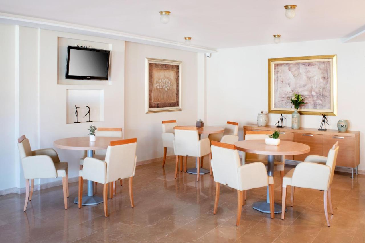 Karalis City Hotel Pülosz Kültér fotó